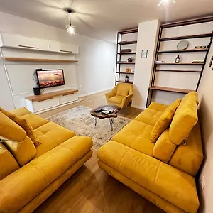 https://tirana-main-square.hotels-in-tirana.com
