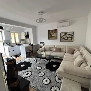  Alloggio in famiglia Flat In Berat's Center