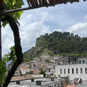  Alloggio in famiglia Flat In Berat's Center